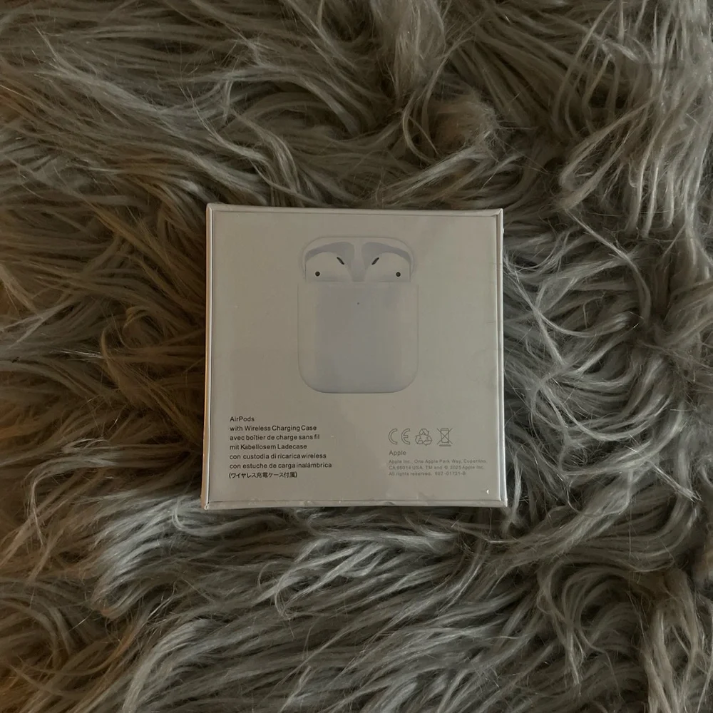 Apple AirPods with Wireless Charging Case - White